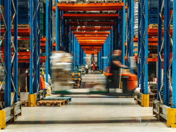 Intralogística: qué es, procesos clave y cómo optimizarla en ecommerce