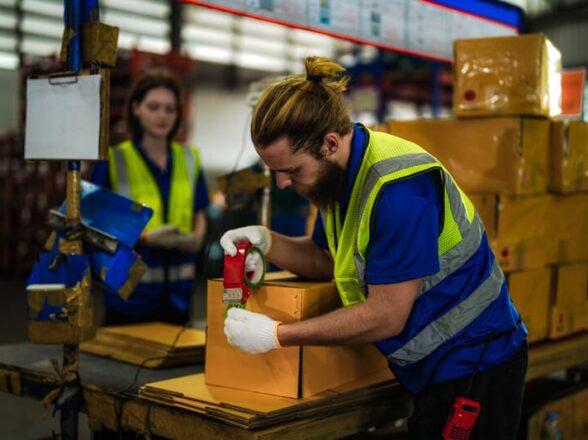 Kitting en logística: qué es, tipos y cuándo aplicarlo en tu ecommerce